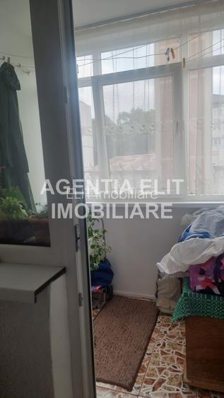Apartament 3 camere, zona Scolii nr 7, etaj 2, bloc  caramida - 9