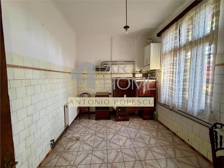 Casa 6 camere plus dependinte,in Ploiesti,zona Gh.Doja/Halele Centrale