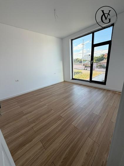 Vila modernă - finisată -terasă circulabila vedere lac și mare