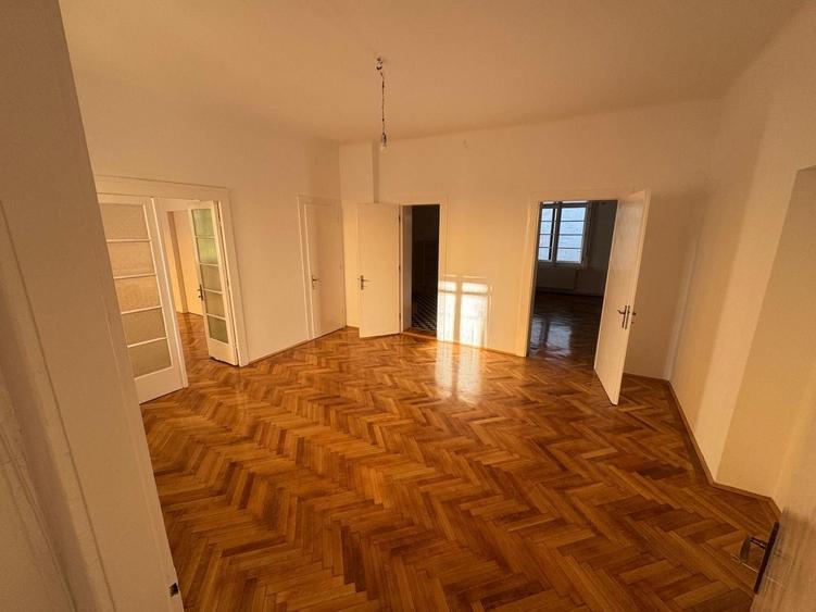 Birou Ultracentral, 144 mp, in vila interbelica!