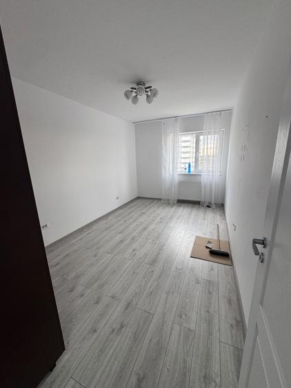 Apartament 3 camere -Bloc nou