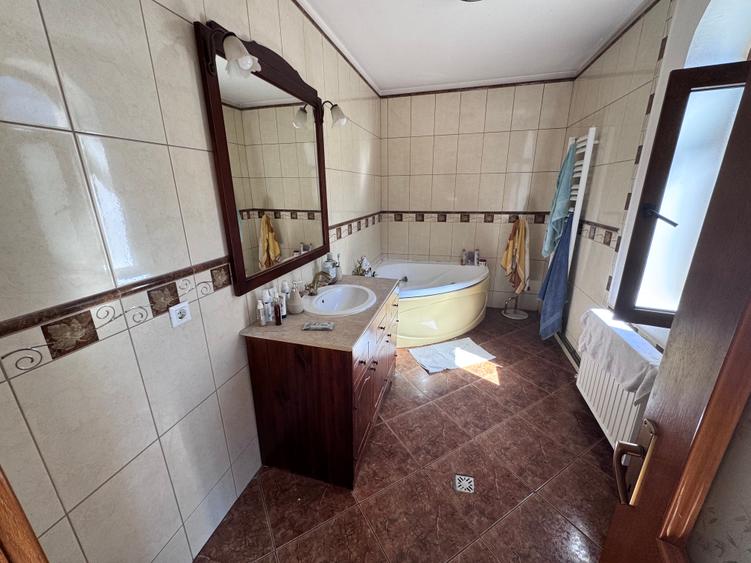 Casa individuala P+1+M amplasata pe un teren de 1612 mp.