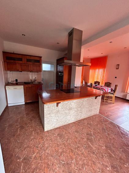 Proprietate cu doua case si anexe in Bors, Bihor