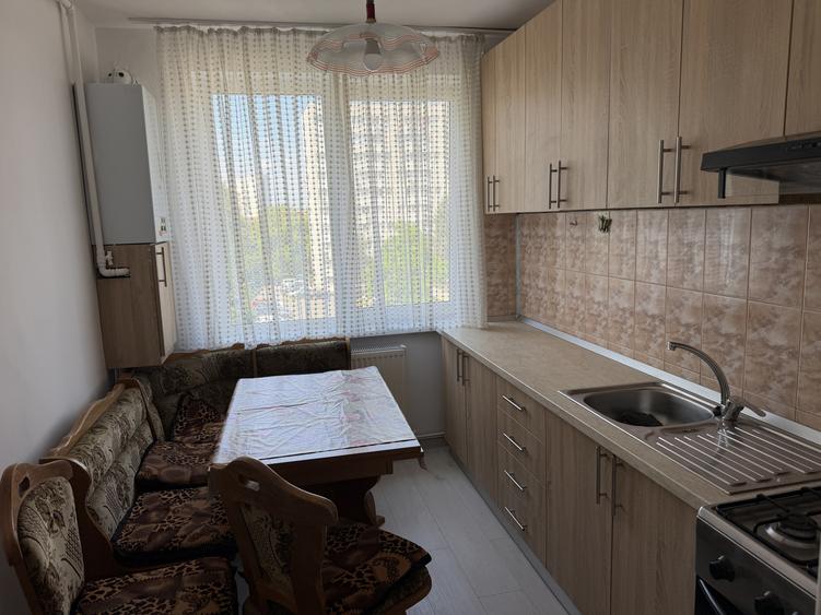 Ap 2 camere et 3 central milea continental cu balcon deschis
