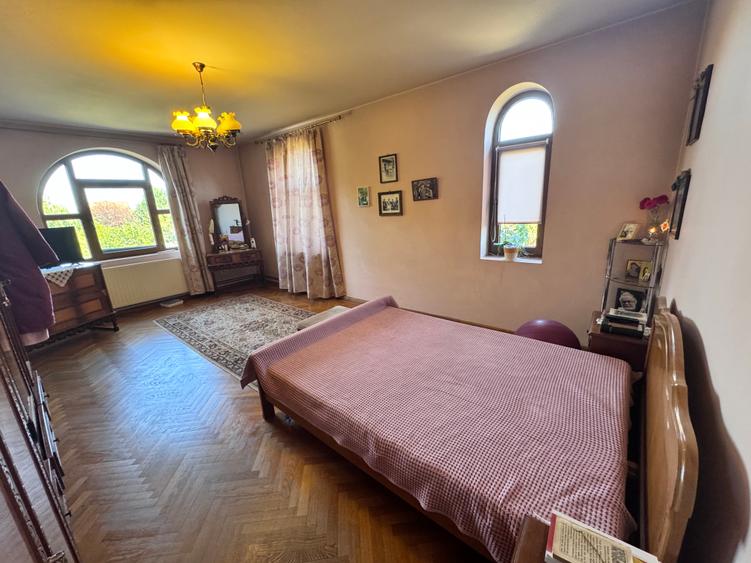 Casa individuala P+1+M amplasata pe un teren de 1612 mp.
