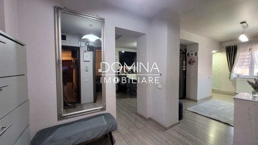 Vânzare apartament 4 camere, decomandat, strada Victoriei – central