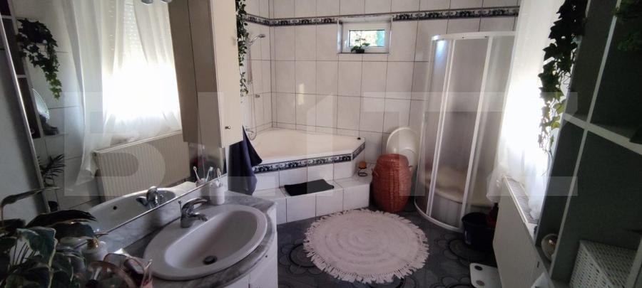 Casa cu 7 camere, 405 mp, in zona Decebal