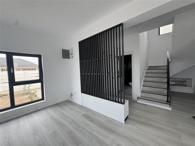 VILA DE VANZARE DOMNESTI LA CHEIE 4 CAMERE - TEREN- PANOURI FOTOVOLTAICE