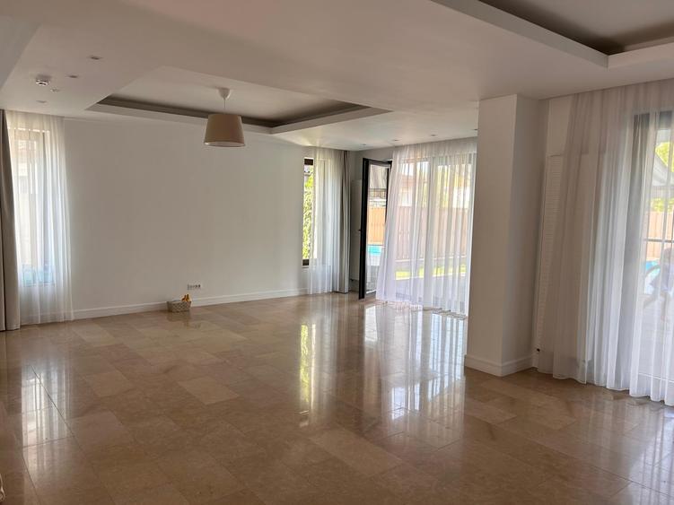 Oxford Gardens 7 bedrooms villa / no VAT