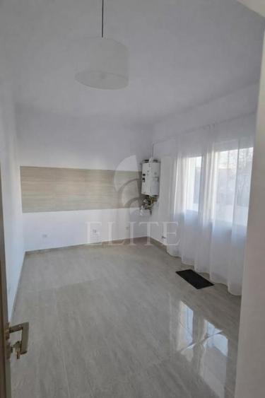 Apartament 3 camere în zona SEMICENTRALA