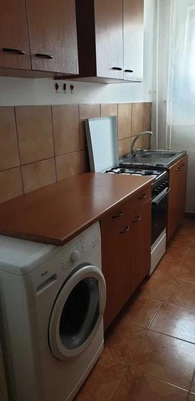 Dristor, garsoniera, 1 minut metrou, bloc mixt, 330 euro