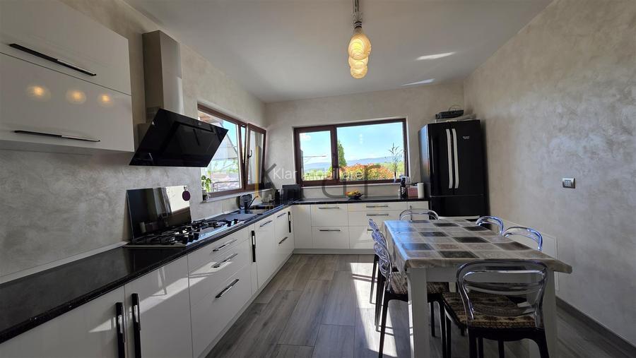 Muta-te direct in casa visurilor tale! Vila premium complet echipata in Someseni - 13