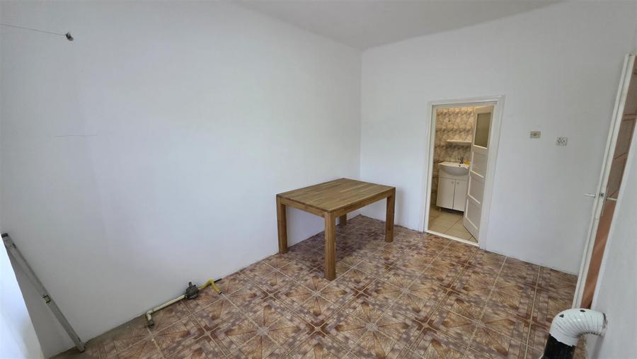 Casa / Birou 3 camere 140mp D+P+E zona Andrei Muresanu Sud