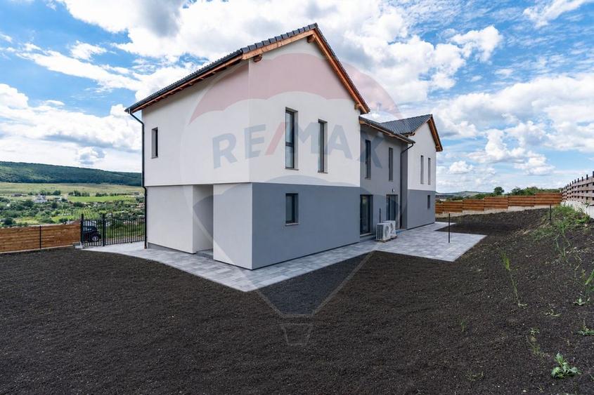 Duplex FINISAT, arhitectura moderna, 400mp teren,comision 0