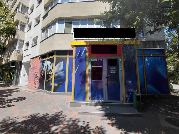 Vând spațiu comercial in zona Titan