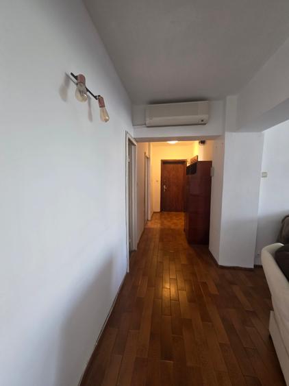 Casa de Cultura - apartament cu 4 camere, terasa, centrala pe gaz