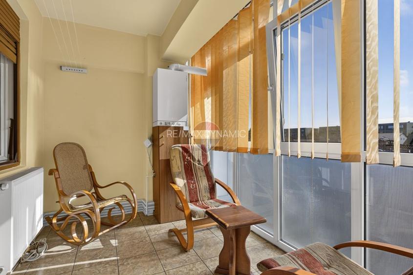 Apartament 3 camere, două băi de vânzare - Str Poetului - 13