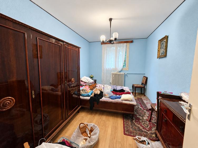 Titan, 10 minute metrou, langa Scoala 19,pe strada Stanila, bloc H, 4 etaje