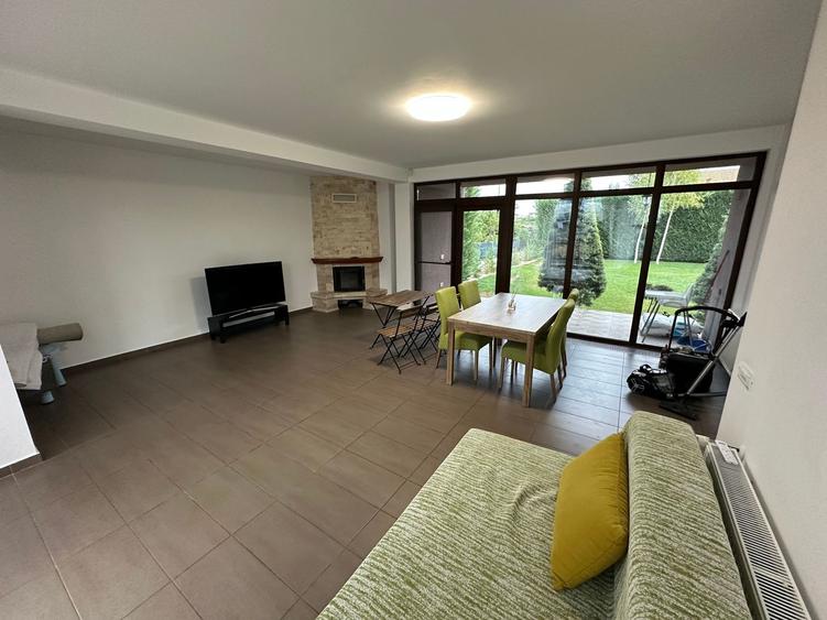 Casă / Vilă cu 4 camere de închiriat în zona Aradului