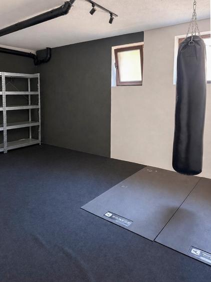 Apartament premium cu grădină proprie și două locuri de parcare.