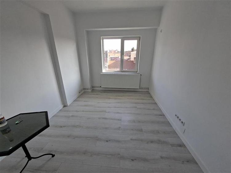 Vanzare apartament 4 camere pentru locuit sau sediu firma, birouri Centru, Cluj-