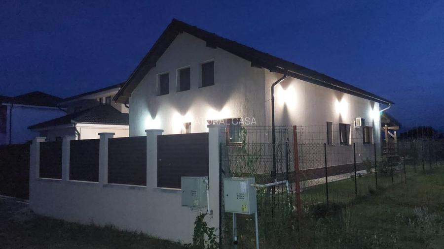 Casa individuala spatioasa, cu teren, Sura Mica - 2