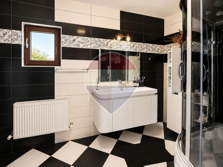 Vilă cu 5 camere de vânzare în Șerbănești