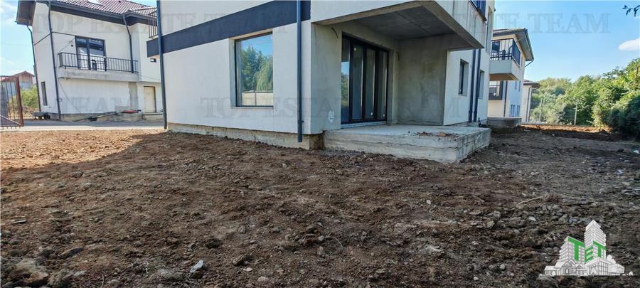 Vila individuala cuplata, in complex rezidential modern, cu 5 camere si mansarda