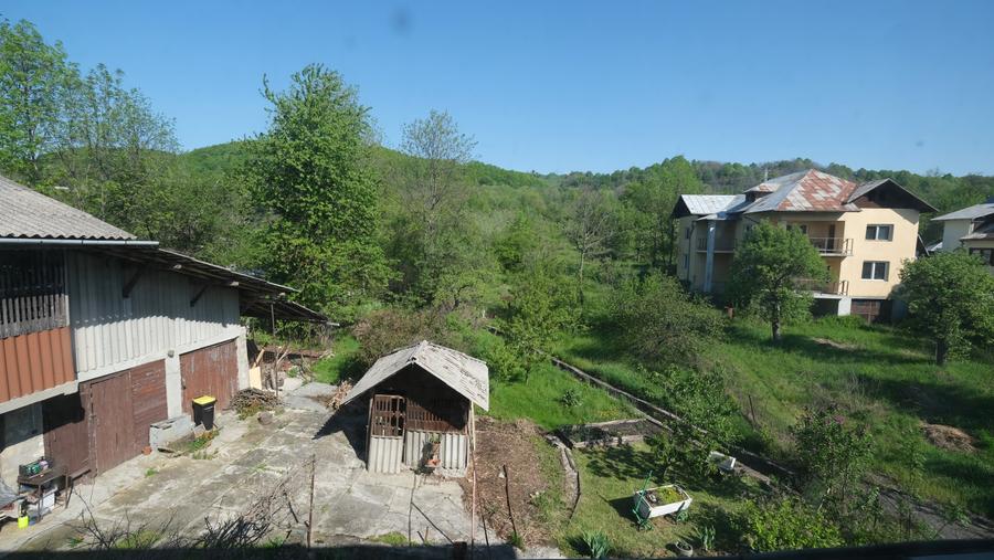 Vanzare casa mare cu etaj si 6200 mp teren intravilan Fieni, judetul Dambovita