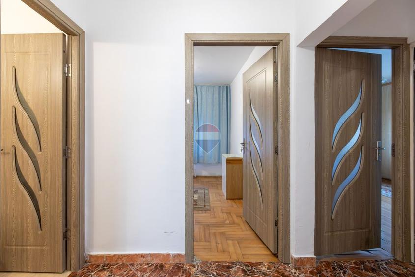 Apartament spațios cu 3 camere, etaj 1 – Strada Ștefan cel Mare