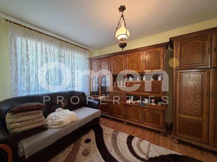 Casa cu piscina de vanzare, cu 6 ari de teren, Unguras
