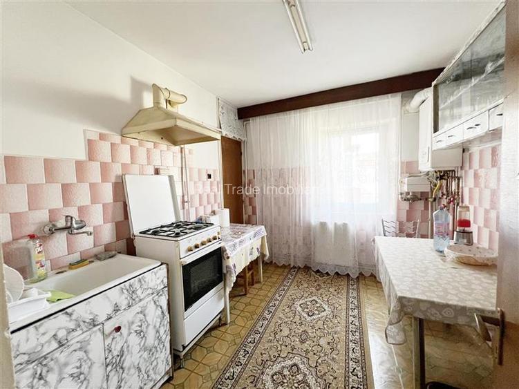 Apartament 3 camere, 2 bai, 2 balcoane, 78 mp, Carpatilor