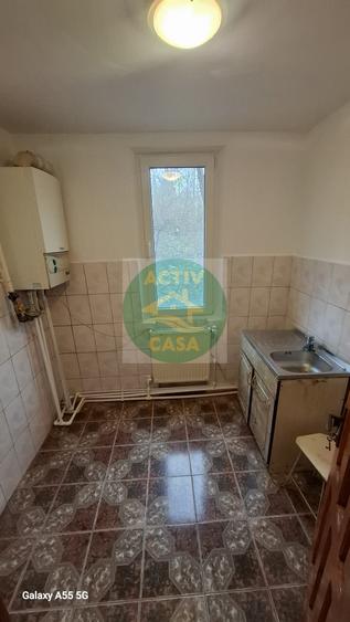 Apartament 2 camere, decomandat, zona Scoala nr. 11, Roman Neamt