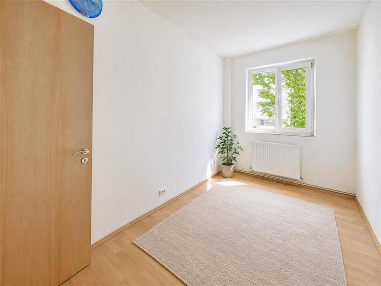 Proprietate, decomandat structurata, etaj1, pe 3 camere, Sacele, Brasov