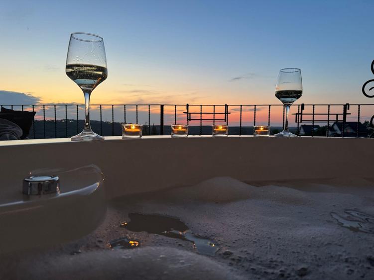 Apartament cu 4 camere, LOC DE PARCARE, zona Copou-Breazu