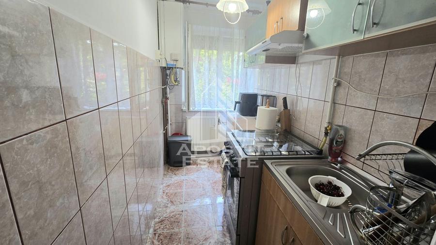 Apartament de vanzare, 2 camere, centrala proprie, Cetatii