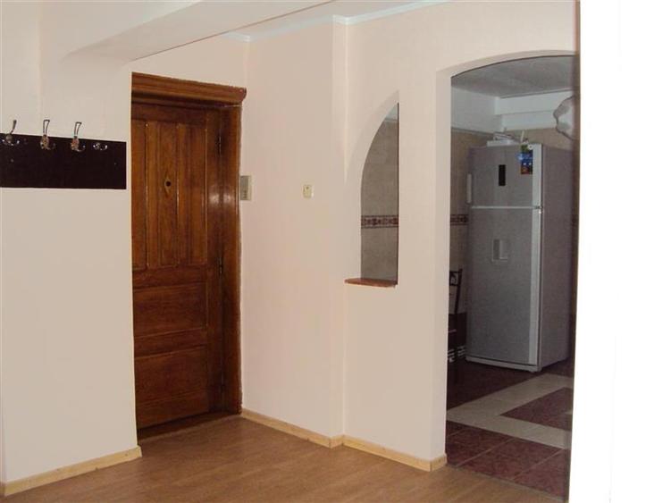 Apartament 4 camere,et 2, 3 balcoane, boxa, parcare, zona Teatru