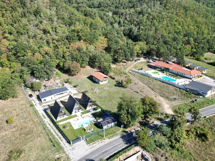 Casa de vacanta/pensiune cu teren de 3780mp | Clisura Dunarii