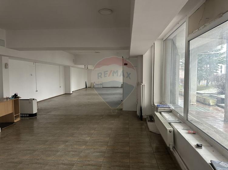 Spațiu comercial de 166mp de închiriat în zona Calea Romanului