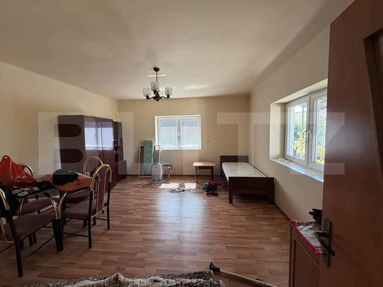 Casă cu 4 camere, 100 mp, teren 2500 mp, zona Garcei