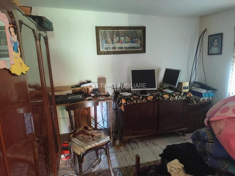 Casa, anexe si teren Floresti Prahova 1075mp.!