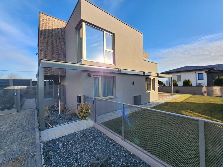 Vilă High-End în Miroslava – Stil, Lumină și Arhitectură Modernă