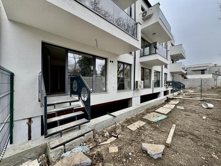 3 camere luminos cu gradina Ultracentral