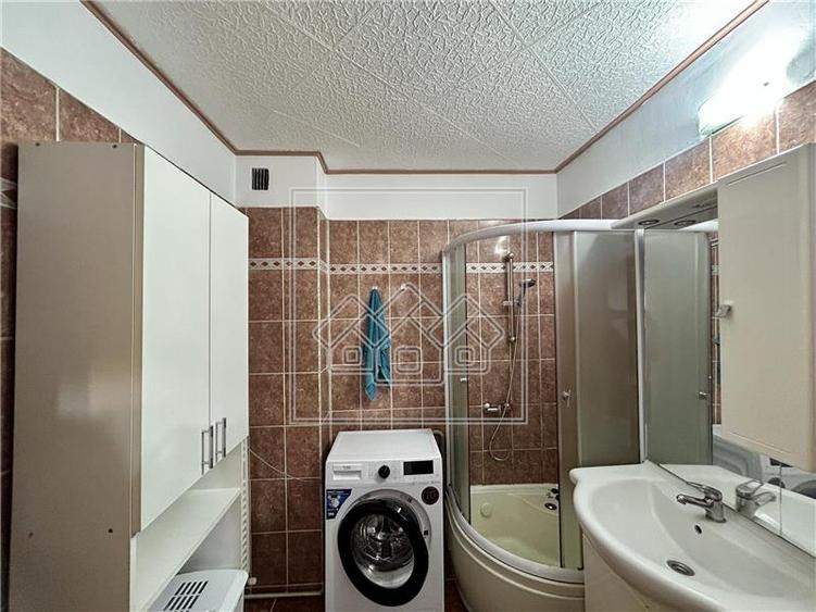 Apartament 2 camere, decomandat, la cheie, zona buna