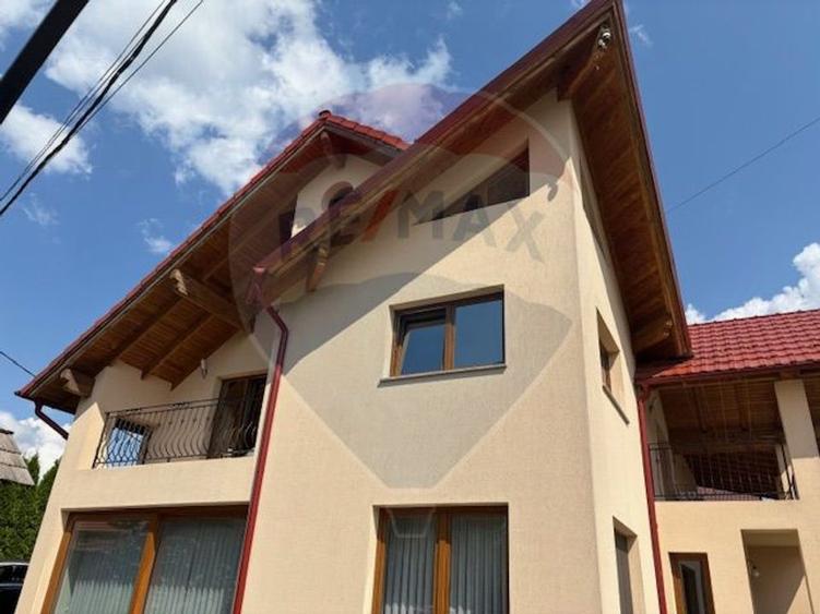 Casă / Vilă cu 5 camere de vânzare