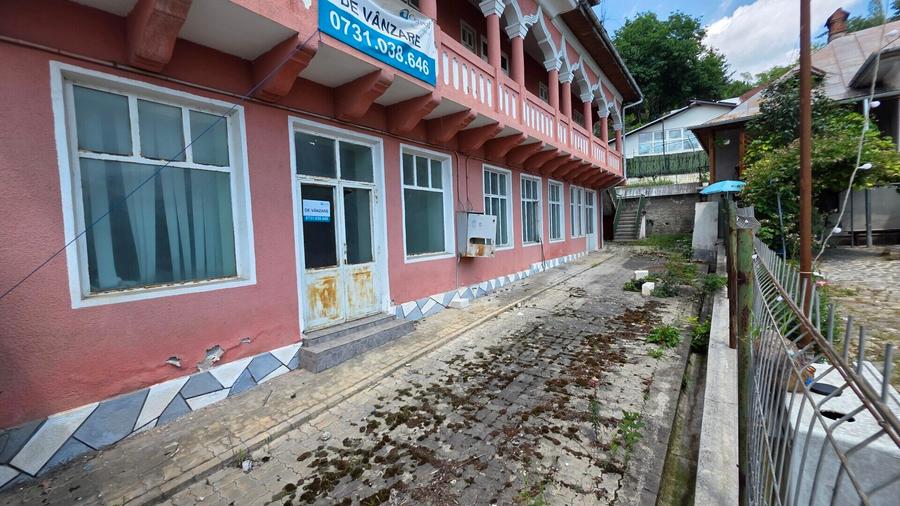 De vanzare spatiu comercial - COMARNIC la DN1