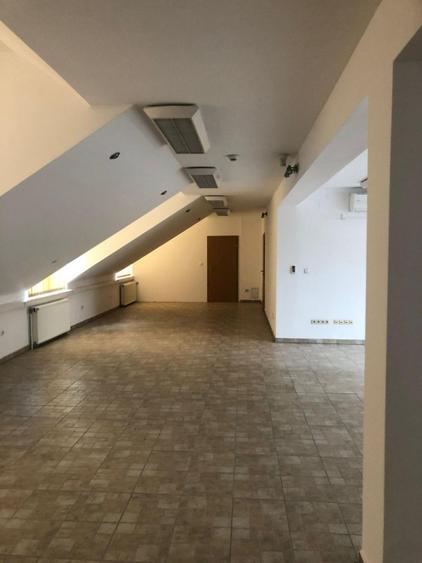 Clădire de birouri / spațiu comercial – 1.104 mp utili, 24 locuri de parcare
