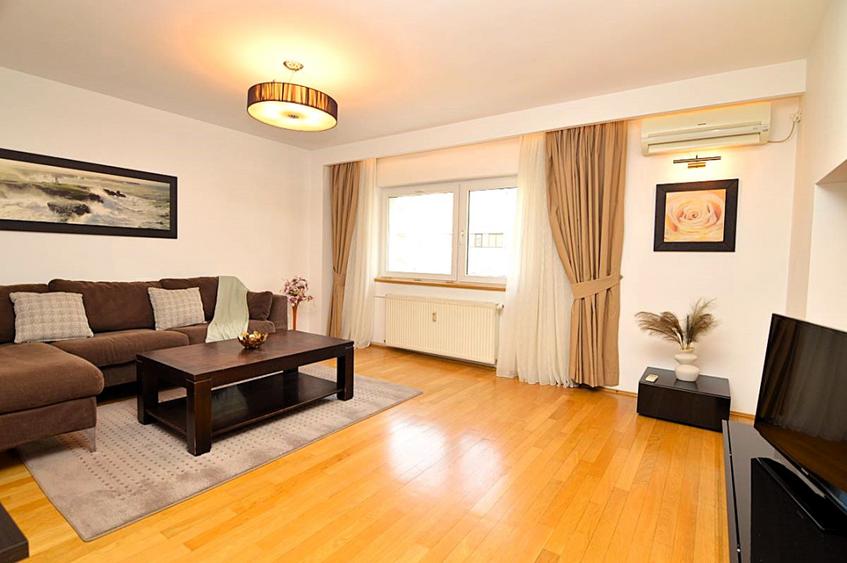INCHIRIERE APARTAMENT 4 CAMERE DECEBAL – RESTAURANT DUMAN
