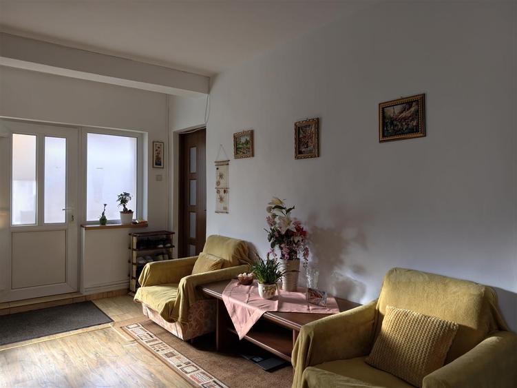 Casa de vanzare l 260 MP Utili l P + 2E l 560 MP Teren