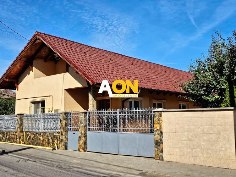 Casa renovata, 4 camere, 2 terase, mobilata, utilata, 568 mp teren
